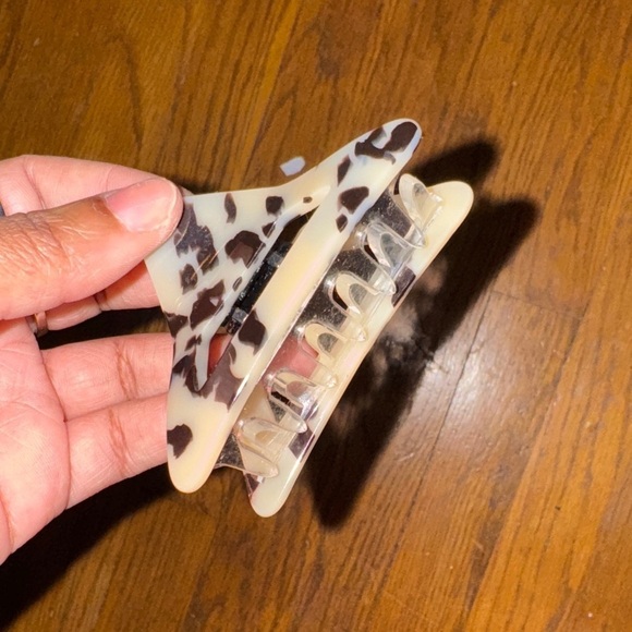 slip Accessories - Tortoise Shell Hair Claw Clip leopard cheetah theme party concert rave chic cool
